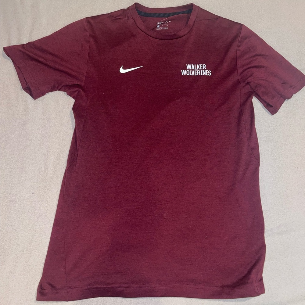 Walker Wolverines maroon t shirt. Size small